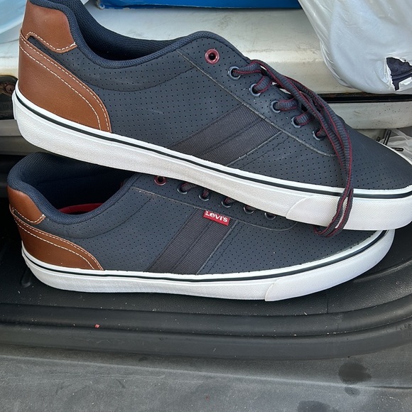 Levi’s - Picture 2 of 4